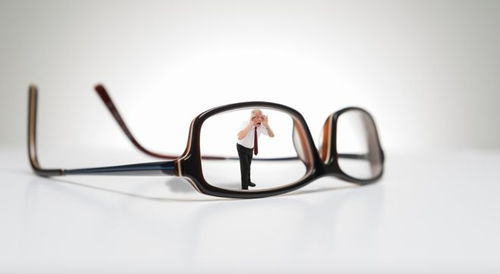 美瞳產業火爆背后 一場顏值經濟的狂歡與眼鏡銷售的轉型